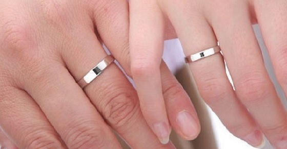 Nhẫn cặp đeo ngón nào? Cách đeo nhẫn cặp đúng nhất cho các cặp đôi